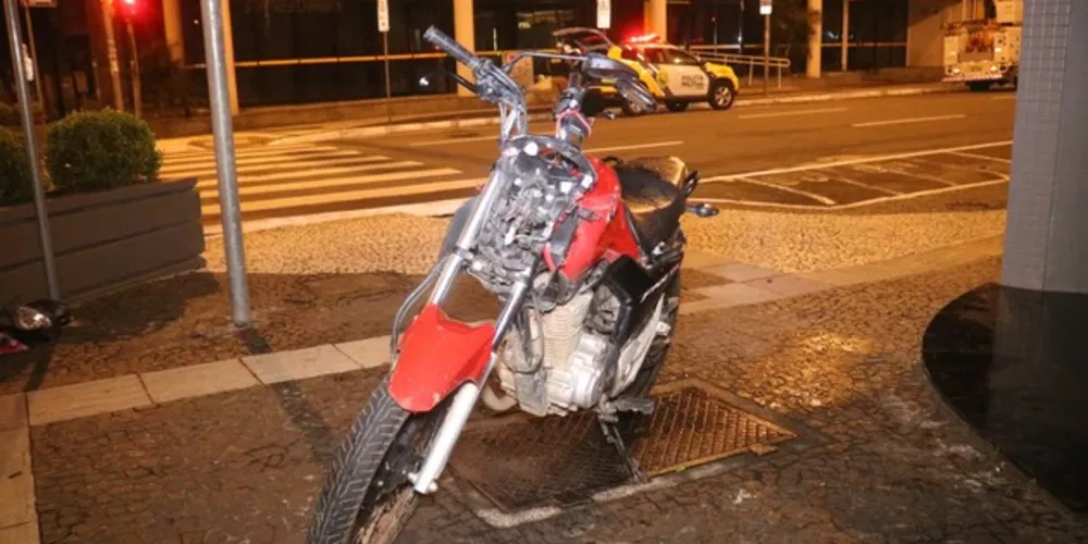 Acidente aconteceu na madrugada deste domingo