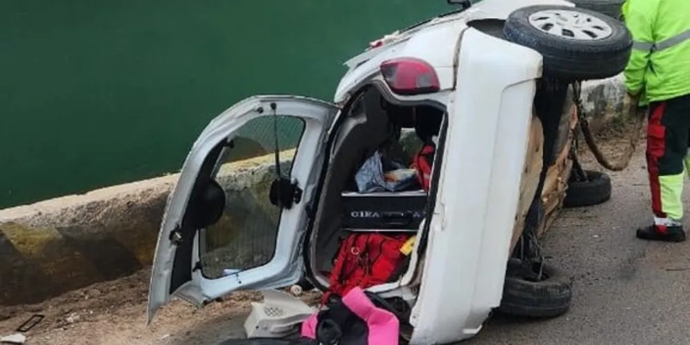 Um dos ocupantes do veículo está ferido