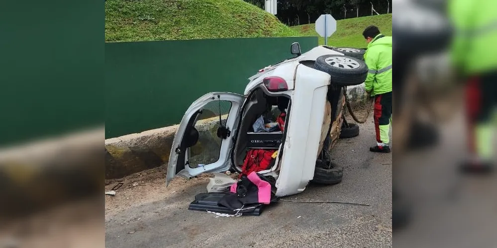 Um dos ocupantes do veículo está ferido