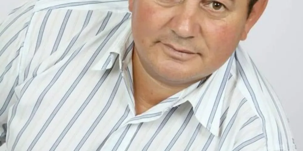 Segundo ele, a única ferramenta de trabalho disponível atualmente é o seu talento para escrever poesias