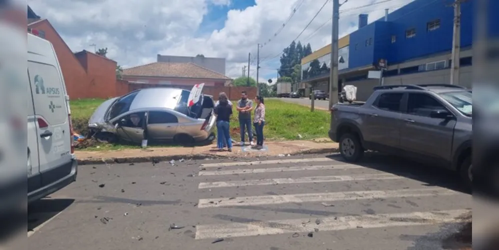 Moradores reclamam que os motoristas não respeitam a sinalização existente no local