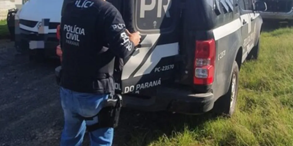 Foram encontradas diversas drogas como maconha e crack.