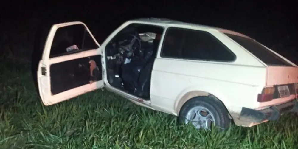 Pai (motorista) e filho (passageiro) estavam em um Volkswagen Gol