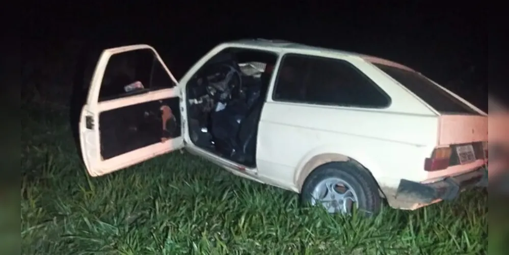 Pai (motorista) e filho (passageiro) estavam em um Volkswagen Gol