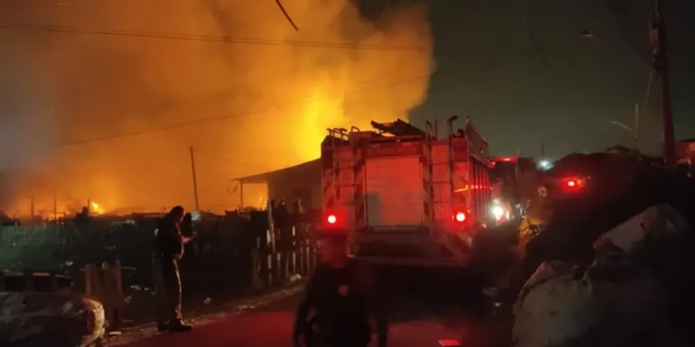 Os moradores afetados se abrigaram em uma igreja nas proximidades