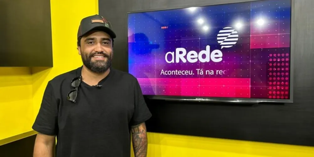 O humorista fala com o Portal aRede para contar todos os detalhes do 'Show da Lurde' que ocorre neste sábado (9) no Sassaki Eventos, em Ponta Grossa. O espetáculo promete trazer o personagem clássico de Alorino para tirar boas gargalhadas do público, que pode adquirir os ingressos pela internet.