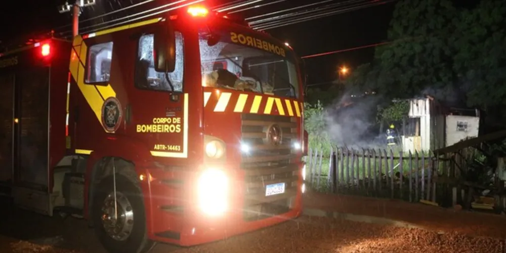 Equipe foi acionada para conter as chamas no local