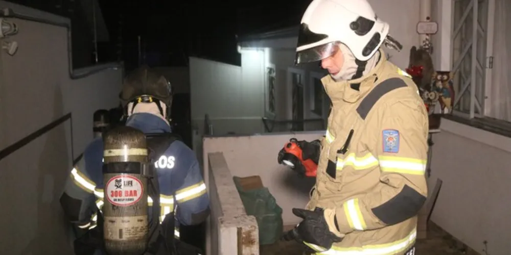 Ação rápida dos oficiais evitou que as chamas se alastrassem