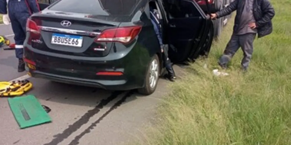 Um grave acidente de trânsito aconteceu na manhã desta sexta-feira, na BR-376, na região do Pinheirinho, em Ponta Grossa