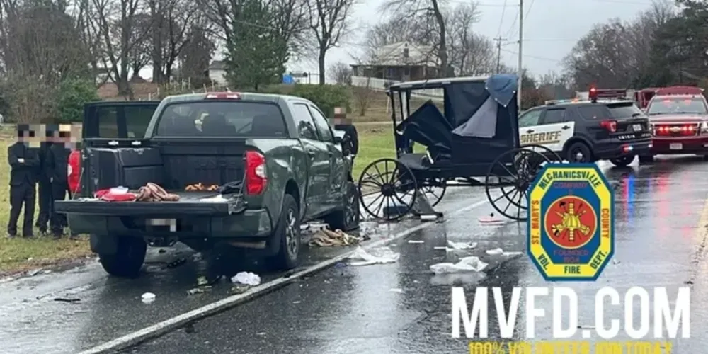 Duas pessoas ficaram presas sob o carrinho
