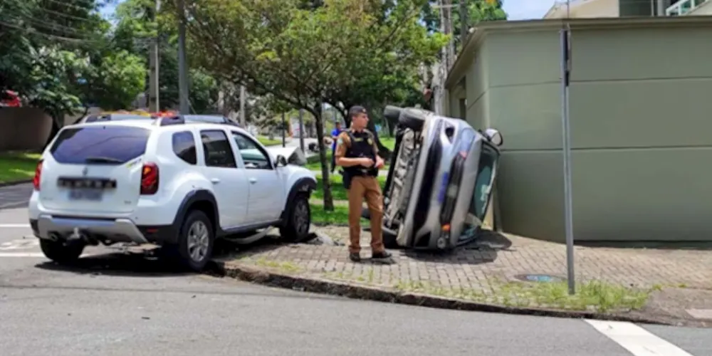 A ambulância do Siate do Corpo de Bombeiros foi até o local para prestar socorro