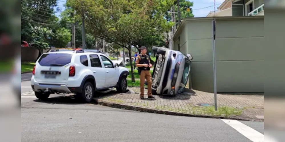 A ambulância do Siate do Corpo de Bombeiros foi até o local para prestar socorro