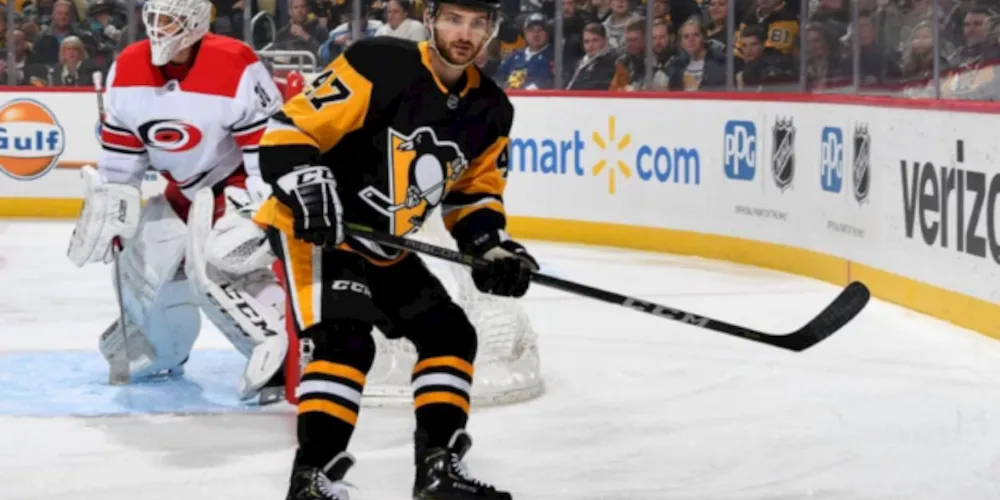 Adam Johnson chegou a ser levado às pressas para o hospital, mas não resistiu aos ferimentos