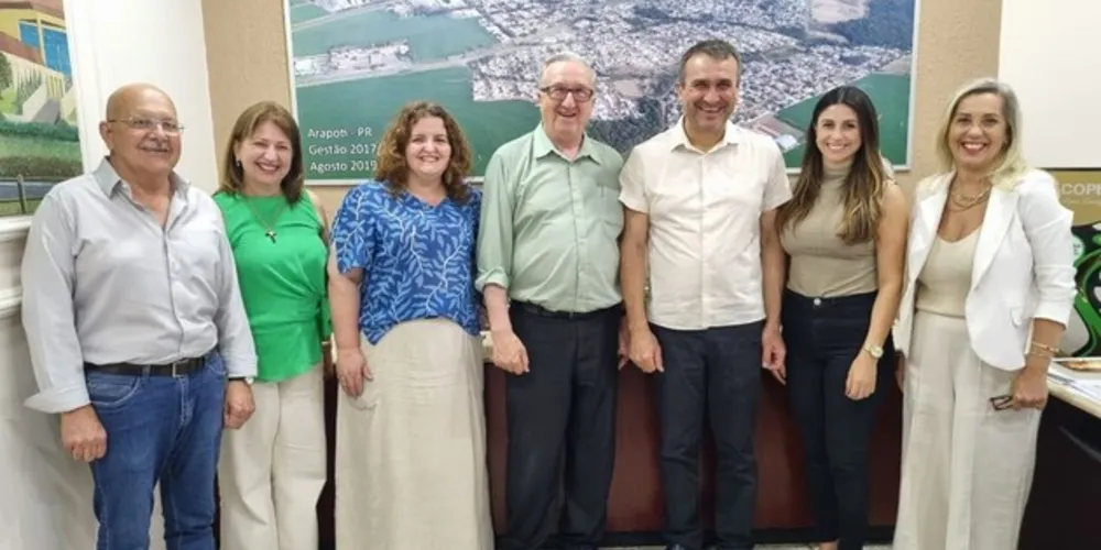 Irani Barros recebeu o secretário Flores Pilarski junto com secretários municipais