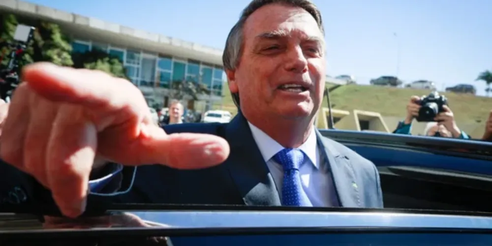 Cada participante do bolão, inclusive Bolsonaro, vai ganhar R$ 7 mil