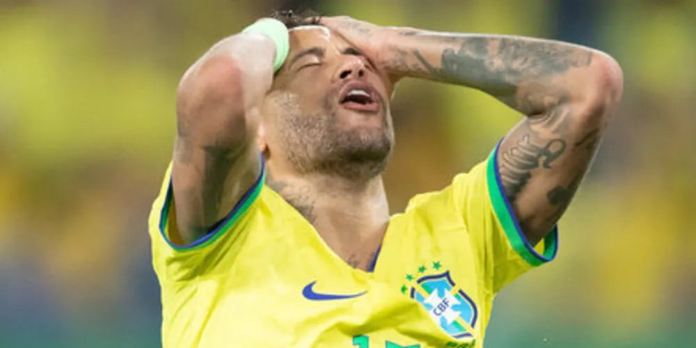 Neymar lamenta chance perdida