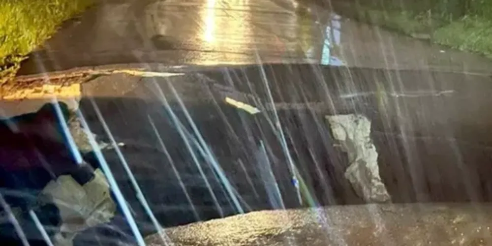 Asfalto no km 215 cedeu há duas semanas