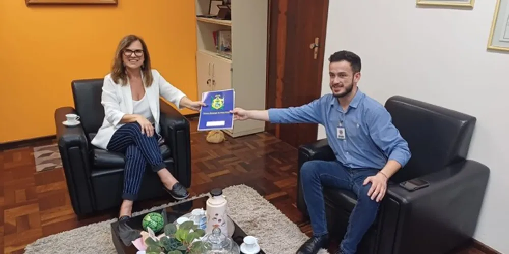 O presidente da Câmara, Filipe Chociai esteve em reunião com a juíza da Vara da Infância e da Juventude, Noeli Reback