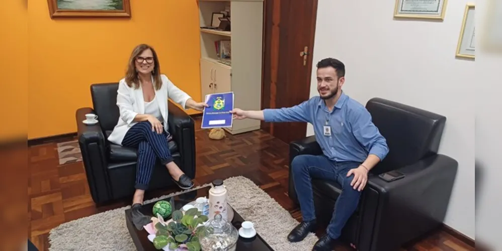 O presidente da Câmara, Filipe Chociai esteve em reunião com a juíza da Vara da Infância e da Juventude, Noeli Reback