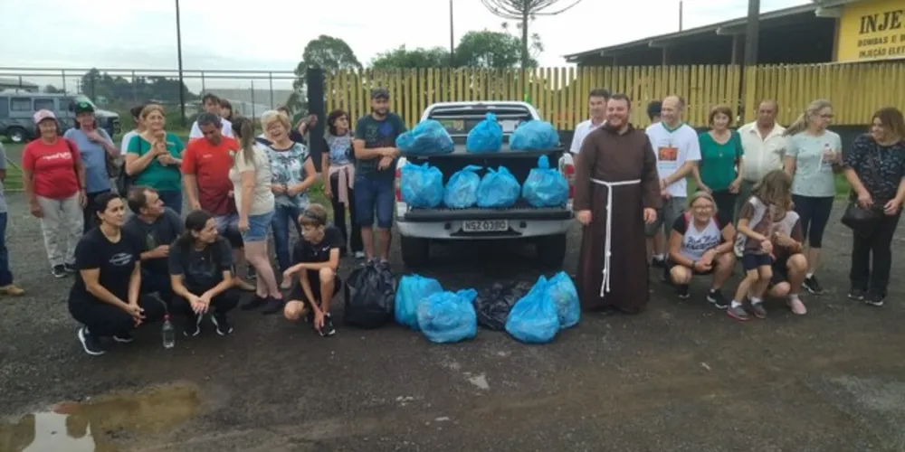 30 sacos de 50 litros com lixo foram retirados das ruas