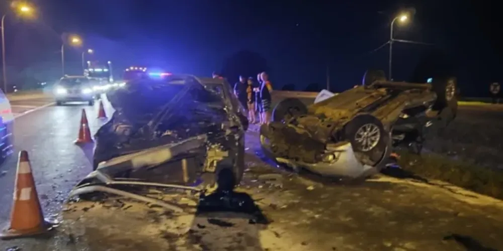 O acidente aconteceu no momento em que o motorista do Sandero seguia sentido a São Paulo