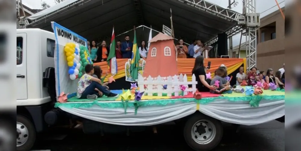 Desfile cívico acontece nesta quarta-feira (13) em Carambeí