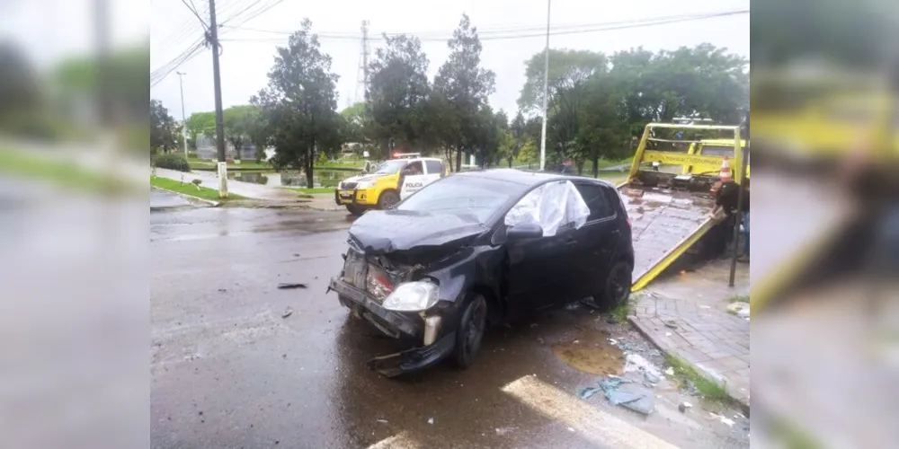 Um acidente deixou três pessoas feridas na PR-459, km 02, em Pinhão (PR), nesta quinta-feira (05)