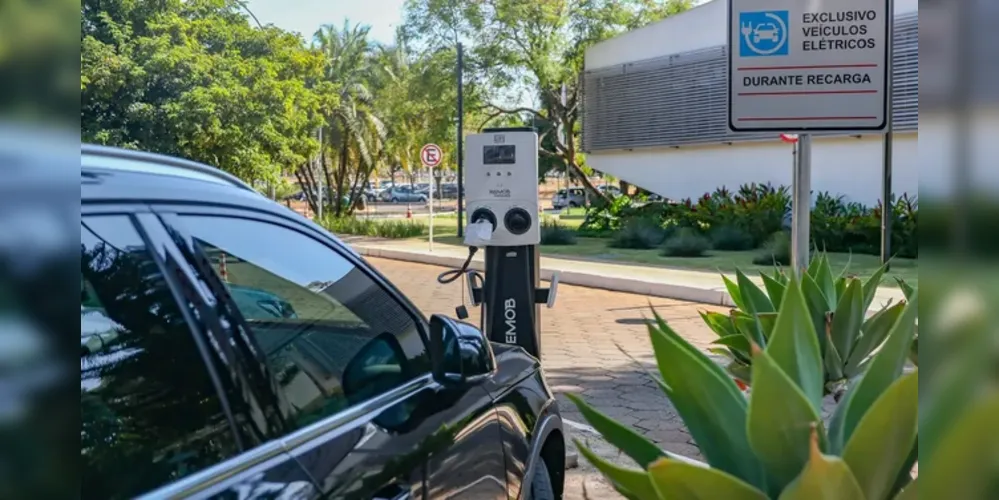 A partir de janeiro de 2024, carros elétricos, híbridos e híbridos plug-in comprados fora do país voltarão a pagar Imposto de Importação