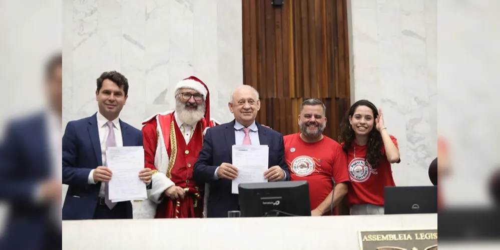 Para adotar uma ou mais cartinhas, é só retirar em uma agência dos Correios participante