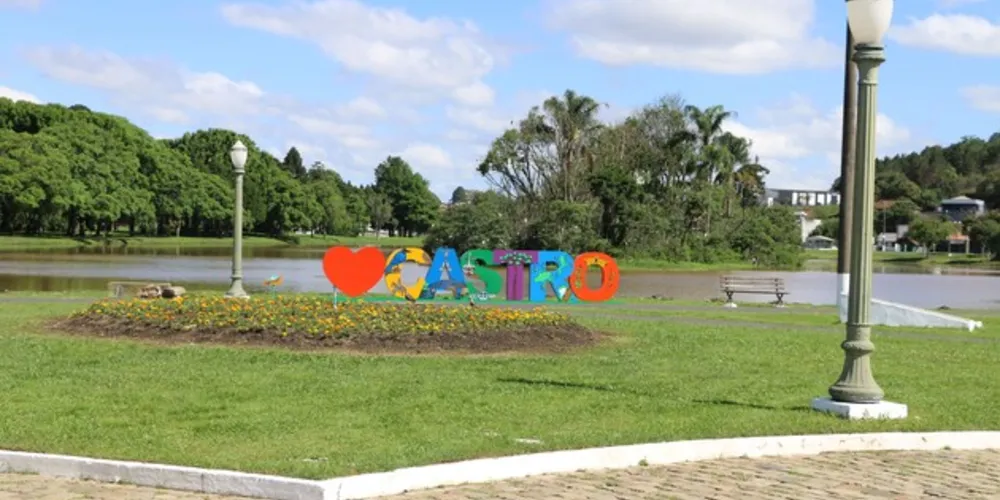 Castro recebeu R$ 10,42 milhões no mês passado, contra R$ 9,72 milhões em setembro deste ano