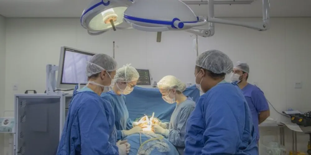 Os equipamentos de última geração permitem realizar cirurgias menos invasivas