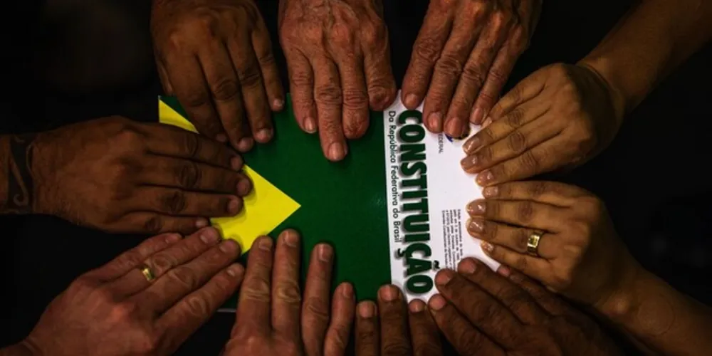 Em vigor desde 5 de outubro de 1988, a atual Carta Magna é o sétimo texto constitucional promulgado desde 1824