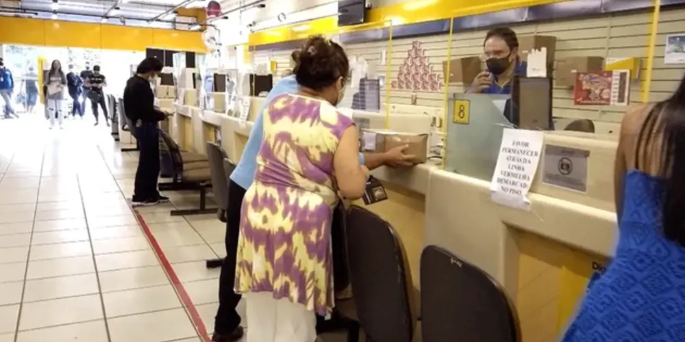 Trabalhadores dos Correios avaliam greve na semana da Black Friday