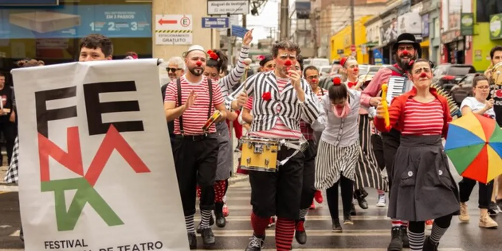 O Cortejo de palhaços aconteceu pela primeira vez na cidade