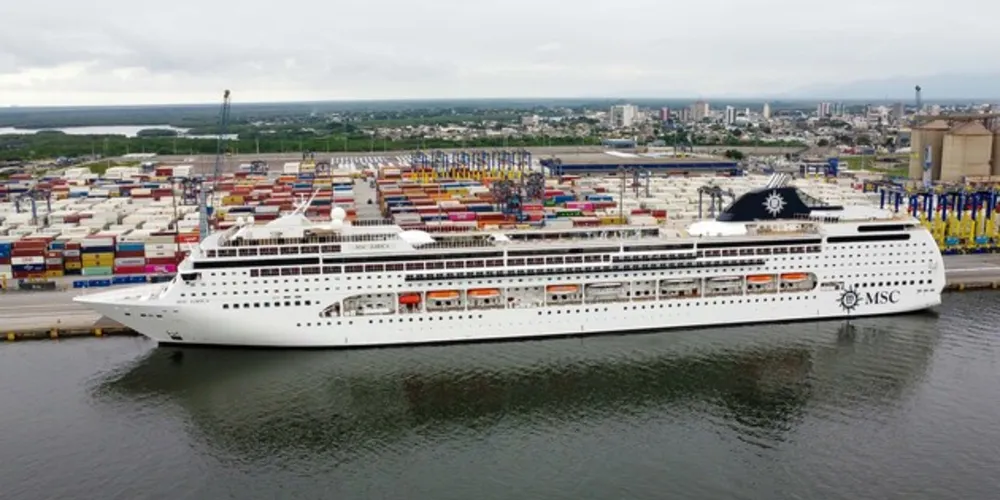 Embarques e desembarques ocorreram semanalmente no Porto de Paranaguá até o dia 8 de março de 2024