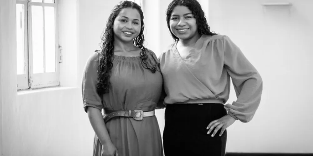 Ambas conseguiram se tornar educadoras e celebram a luta contra a desigualdade racial na educação