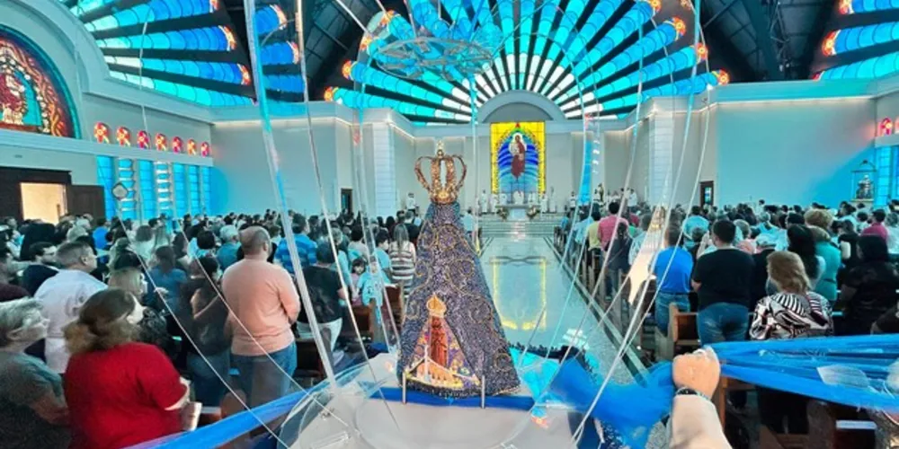 Fiéis lotaram a catedral em Ponta Grossa nesta quinta-feira