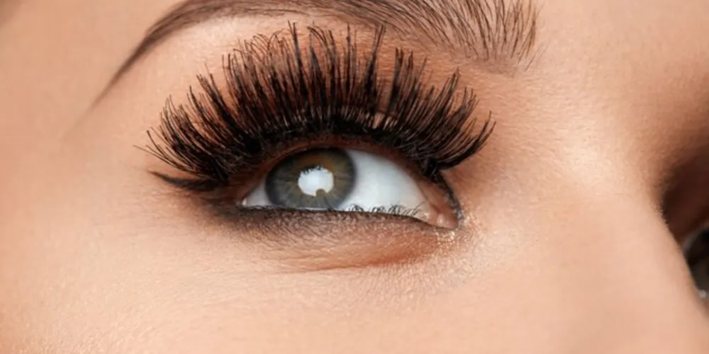 Especialista dá dicas para cuidar melhor da extensão de cílios
