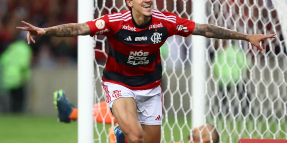 Atacante Pedro (foto) marcou dois na vitória dos comandados de Tite