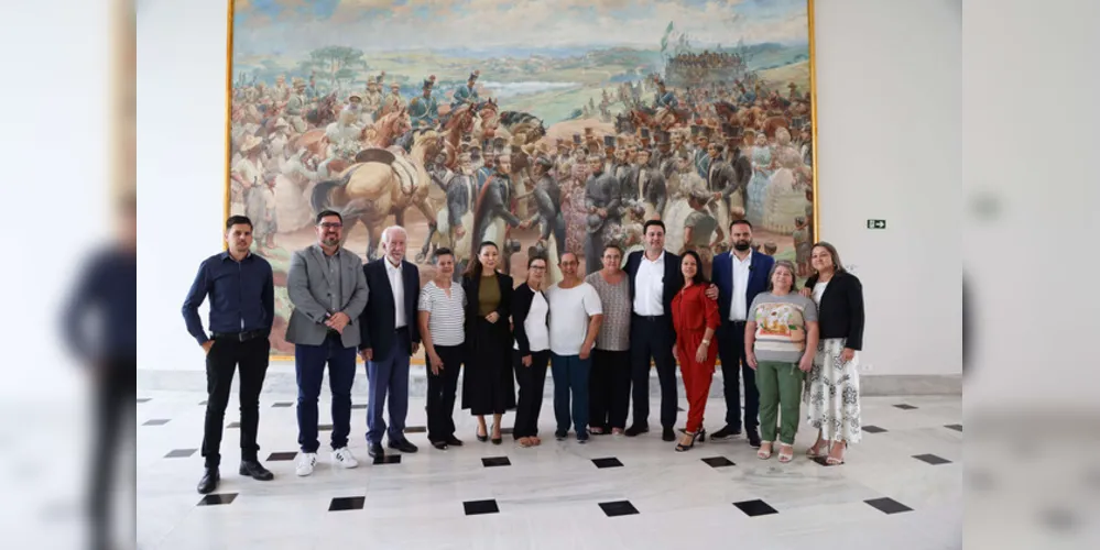 O anúncio do projeto que moderniza o Quadro de Funcionários da Educação Básica foi feito em um almoço do governador Ratinho Junior com servidores da rede estadual de ensino