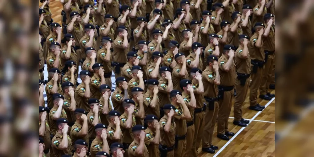 Recentemente foram formados 2,4 mil policiais militares e 419 novos bombeiros militares no Paraná