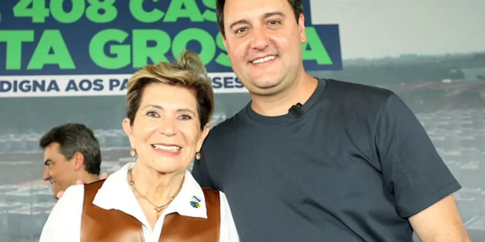 Governador esteve ao lado da prefeita Elizabeth em entrega de residencial