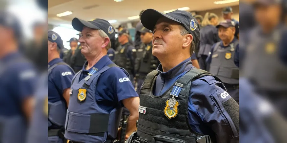 Os agentes receberam as medalhas na tarde dessa segunda-feira (27)