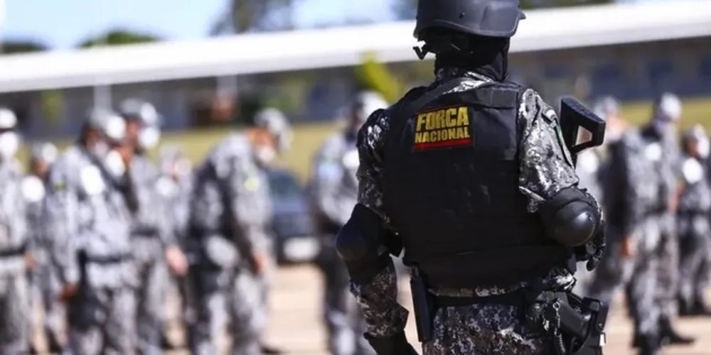 Os policiais fazem parte da equipe da Força Nacional que presta apoio às polícias Civil e Militar do Rio