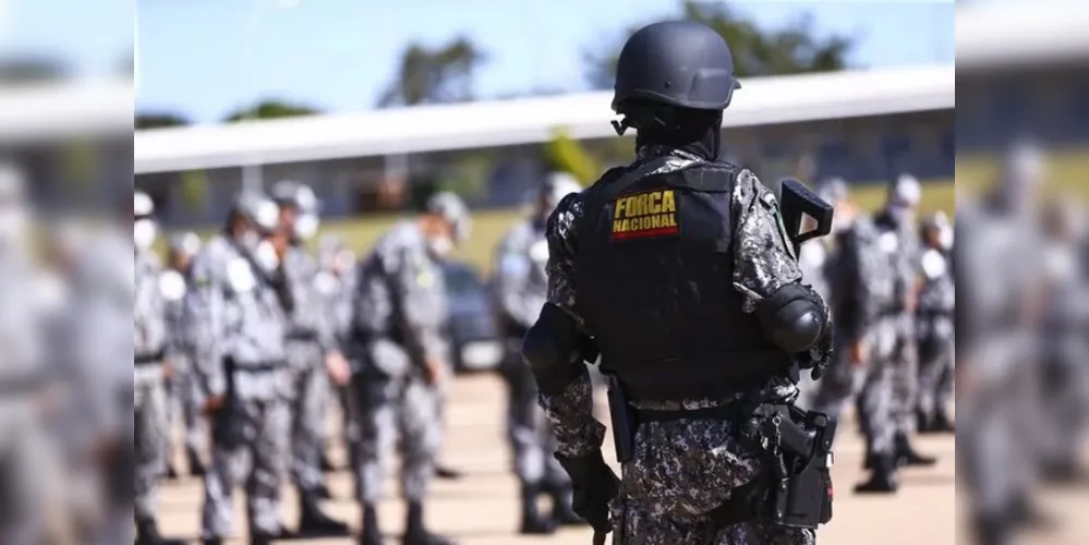 Os policiais fazem parte da equipe da Força Nacional que presta apoio às polícias Civil e Militar do Rio