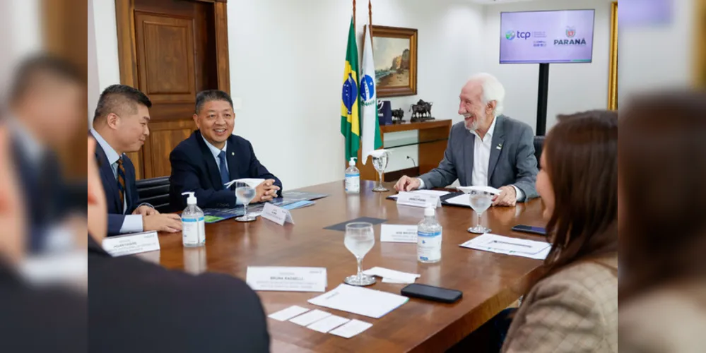 O governador em exercício Darci Piana recebeu no Palácio Iguaçu, uma comitiva da companhia Merchants Port, grupo chinês que controla o Terminal de Contêineres de Paranaguá