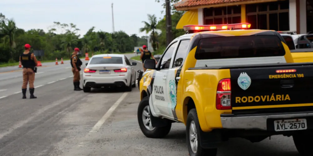 As equipes estarão em pontos e horários estratégicos nas principais rodovias, atuando com abordagens, radares móveis e etilômetros.
