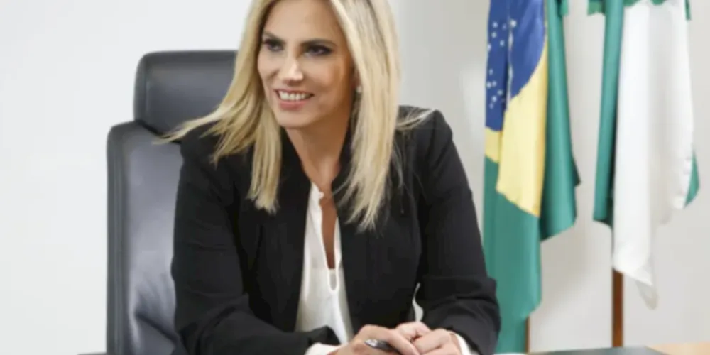 Emocionada com a homenagem, Cida reconheceu o trabalho realizado dentro da porteira pelos produtores e produtoras rurais paranaenses