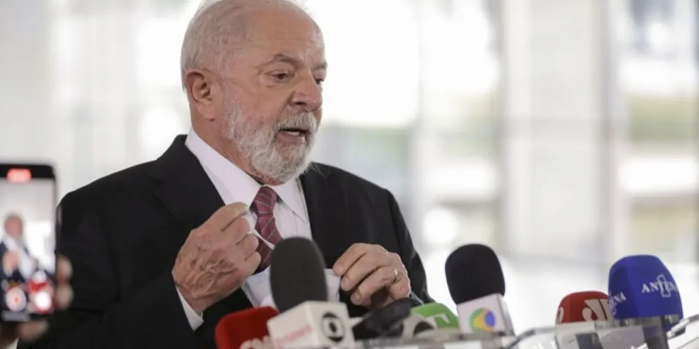 O presidente saiu da unidade sem falar com a imprensa