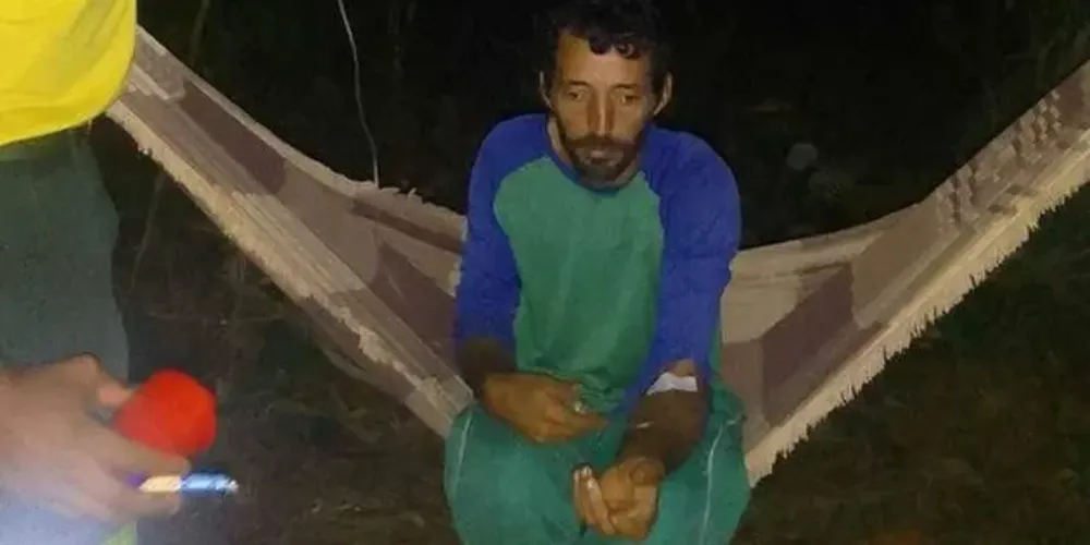 O lavrador Cícero José de Oliveira após ser socorrido por brigadistas do Ibama